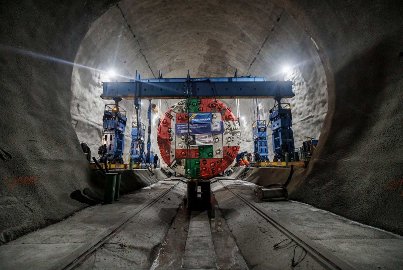  Aktuality, Novinky - Felbermayr Slovensko / OBROVSKÉ TUNELOVACIE RAZIACE STROJE PRE NAJDLHŠIE PODZEMNÉ ŽELEZNIČNÉ SPOJENIE NA SVETE - foto