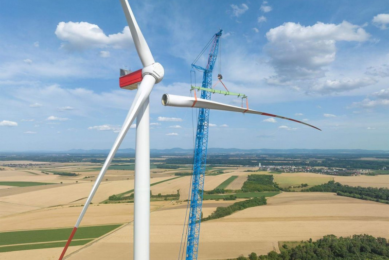  Aktuality, Novinky - Felbermayr Slovensko / PREPRAVNÁ A ZDVÍHACIA TECHNIKA NA VÝSTAVBU OBROVSKÝCH VETERNÝCH ELEKTRÁRNÍ - foto