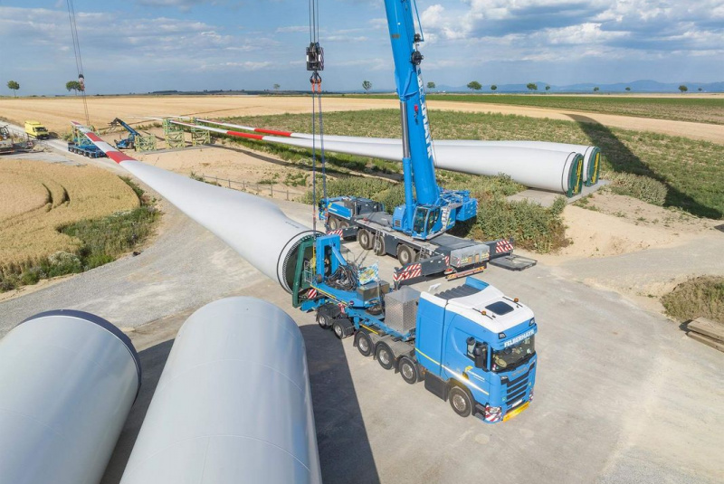  Aktuality, Novinky - Felbermayr Slovensko / PREPRAVNÁ A ZDVÍHACIA TECHNIKA NA VÝSTAVBU OBROVSKÝCH VETERNÝCH ELEKTRÁRNÍ - foto