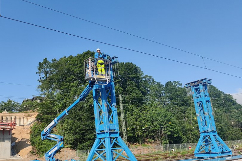  Aktuality, Novinky - Felbermayr Slovensko / ENGINEERED SOLUTIONS – MAJSTROVSKÉ DIELO SO SAMOČINNÝMI TRANSPORTÉRMI SPMT NA MONTÁŽ MOSTA - foto