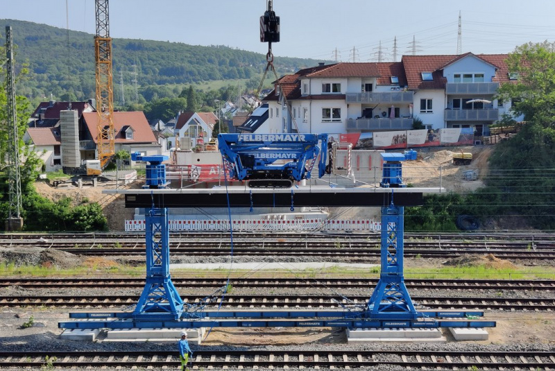  Aktuality, Novinky - Felbermayr Slovensko / ENGINEERED SOLUTIONS – MAJSTROVSKÉ DIELO SO SAMOČINNÝMI TRANSPORTÉRMI SPMT NA MONTÁŽ MOSTA - foto