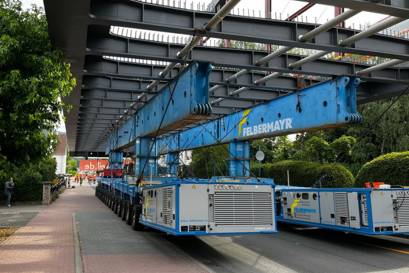  Aktuality, Novinky - Felbermayr Slovensko / ENGINEERED SOLUTIONS – MAJSTROVSKÉ DIELO SO SAMOČINNÝMI TRANSPORTÉRMI SPMT NA MONTÁŽ MOSTA - foto