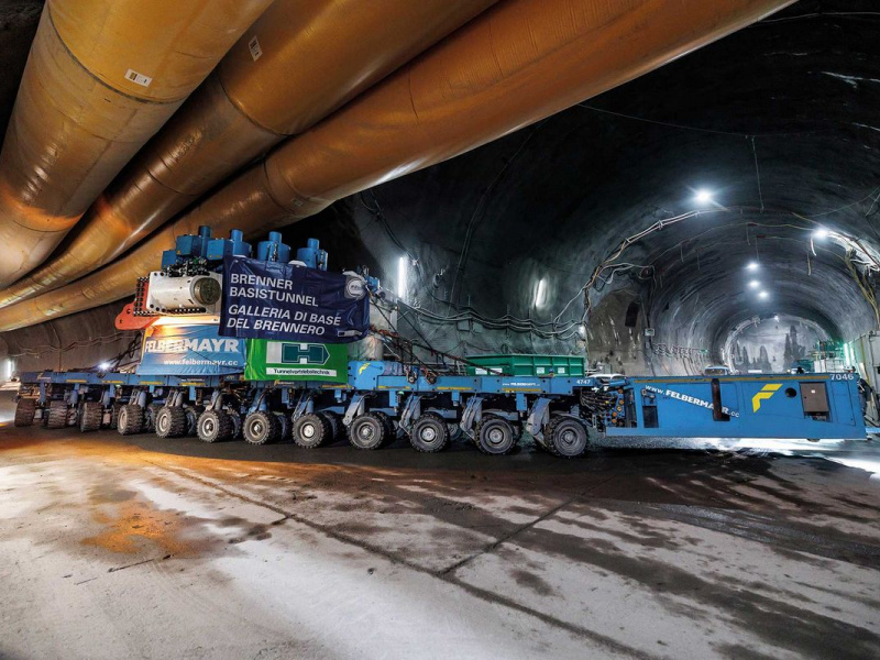 OBROVSKÉ TUNELOVACIE RAZIACE STROJE PRE NAJDLHŠIE PODZEMNÉ ŽELEZNIČNÉ SPOJENIE NA SVETE